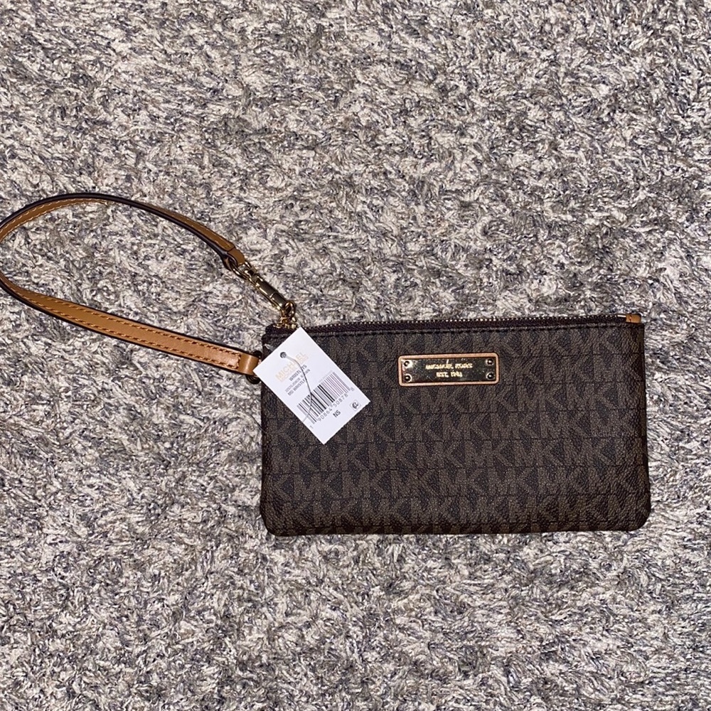 Michael Kors Wrislet color- brown